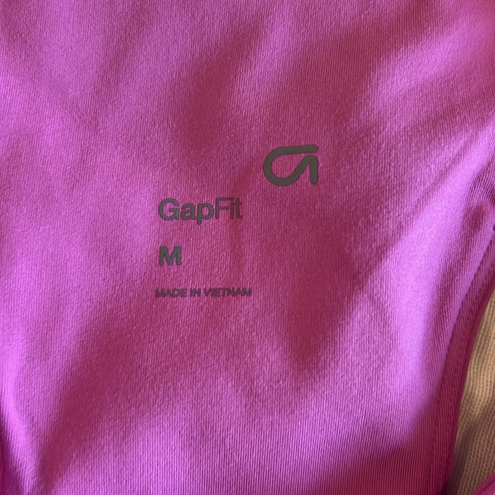 GAP Pink Sports Bra with Scoop Neckline and Wide Straps - Picture 2 of 4